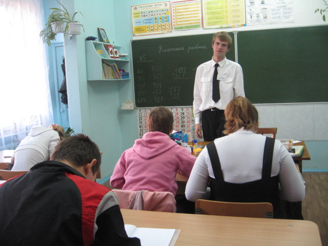 Учитель 8 СД класса Туманов Илья Николаевич, ученик 10 класса